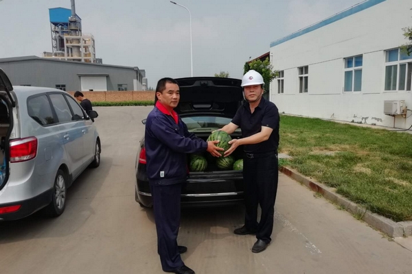 集团工会韩主席到免费色情片
一线“送清凉”